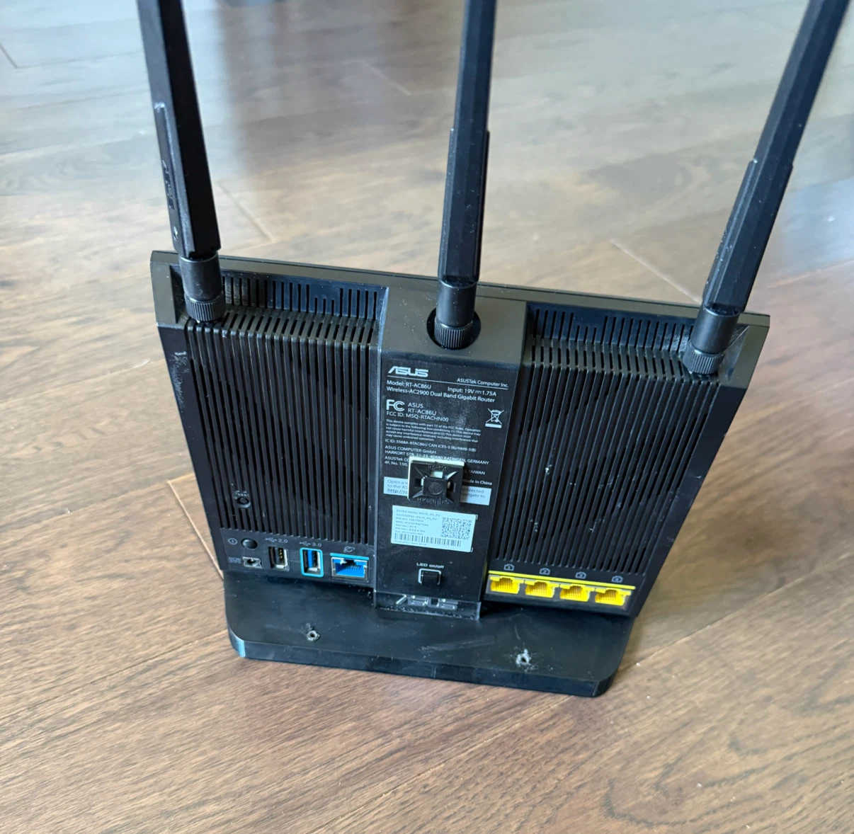 Asus RT AC86U Wireless Router - photo 2
