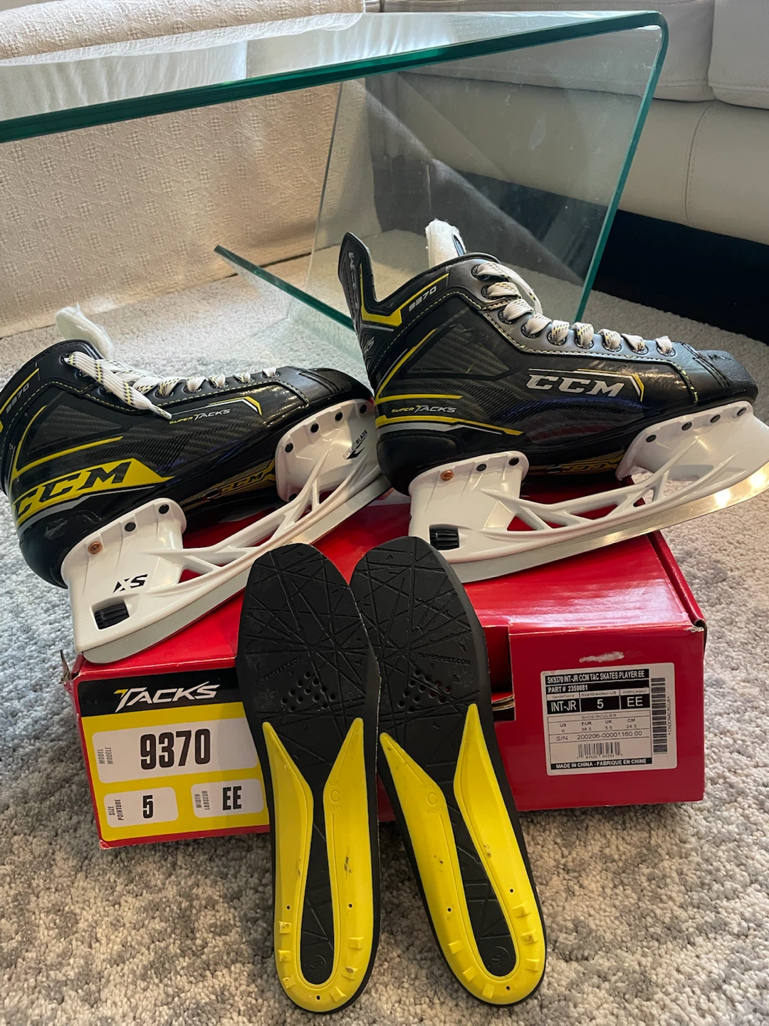 CCM Super Tacks 9370 Junior Hockey Skates - Size 5 EE