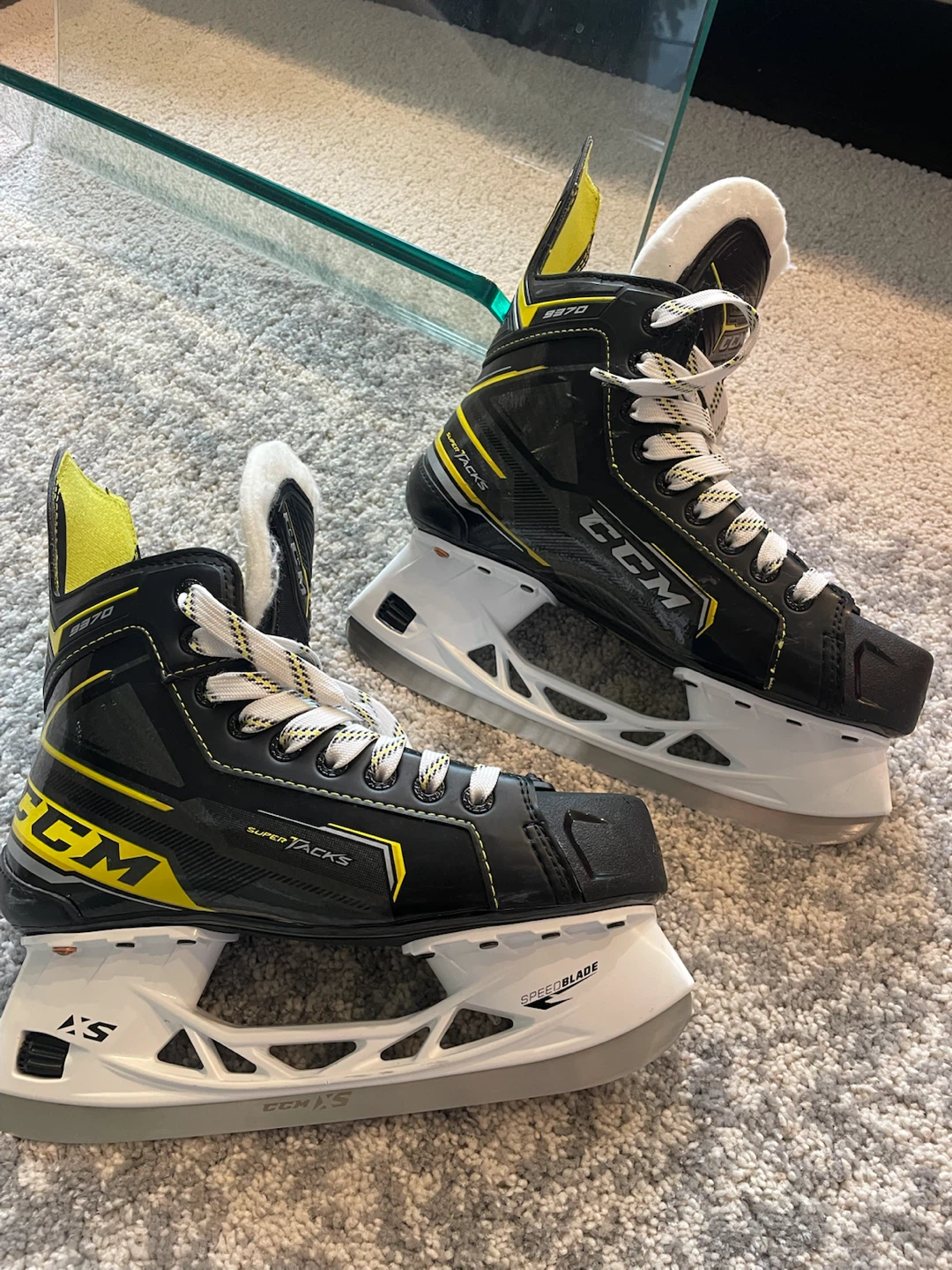 CCM Super Tacks 9370 Junior Hockey Skates - Size 5 EE - photo 2