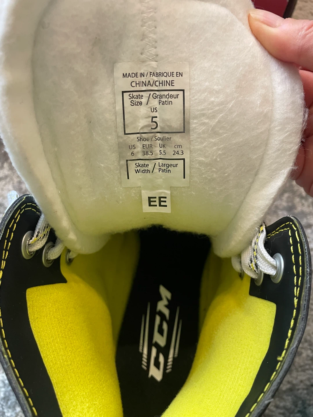 CCM Super Tacks 9370 Junior Hockey Skates - Size 5 EE - photo 5