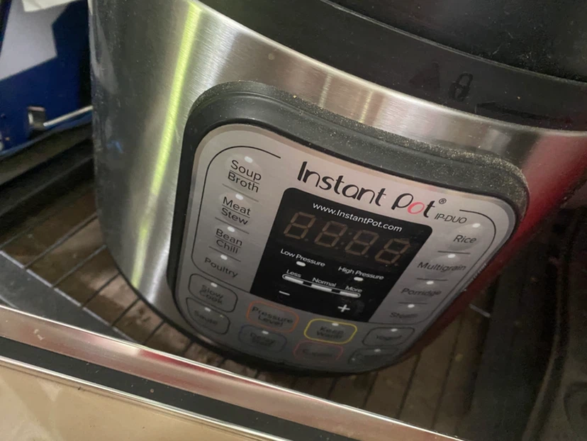 Instant Pot IP-DUO Pressure Cooker