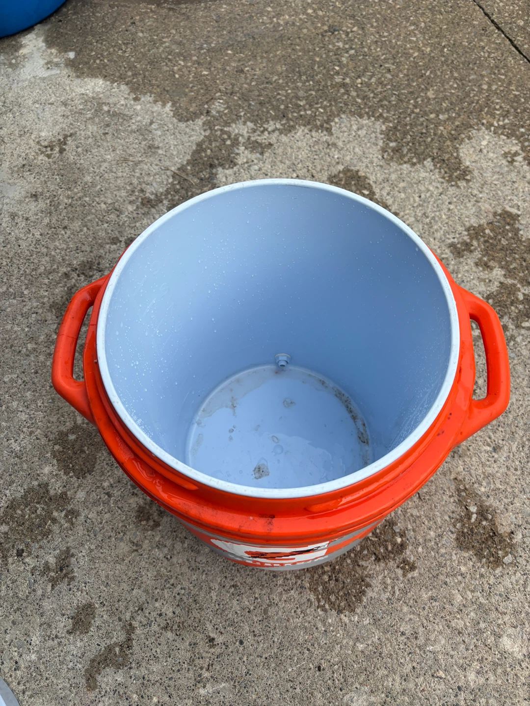 10 Gallon Upright Cooler - photo 3