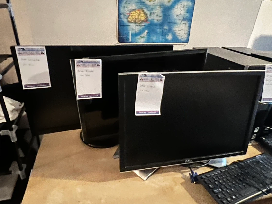 Selection of Desktop Computers and Monitors - photo 2