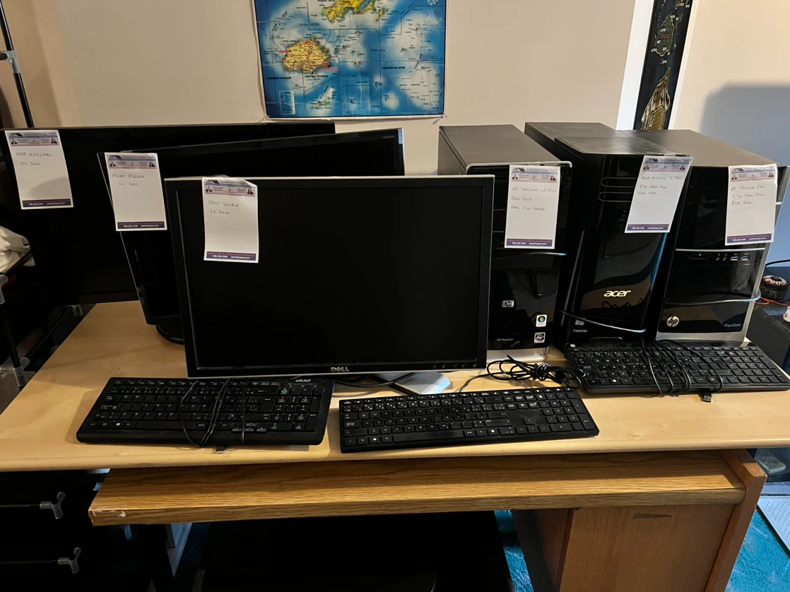 Selection of Desktop Computers and Monitors - photo 4