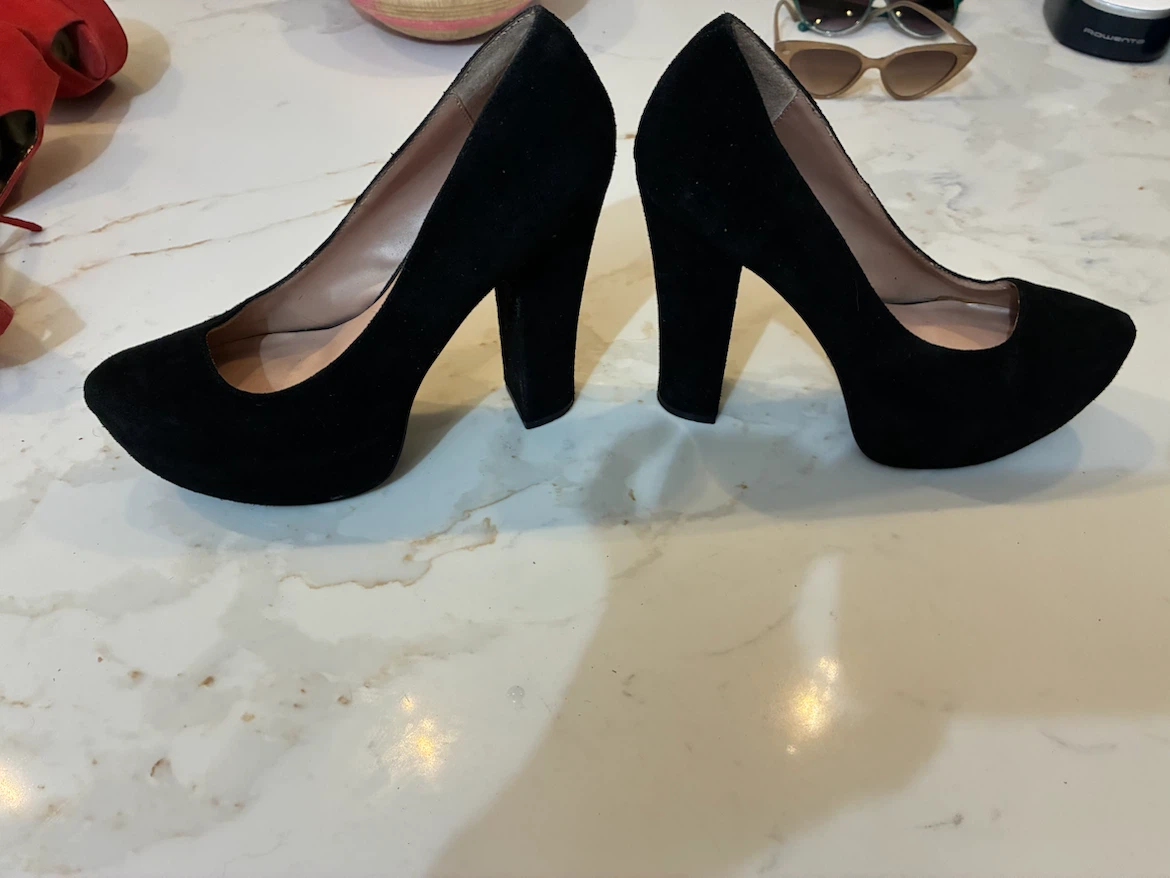 Betsy Johnson Sophia Black Suede Platform Pumps 8.5M