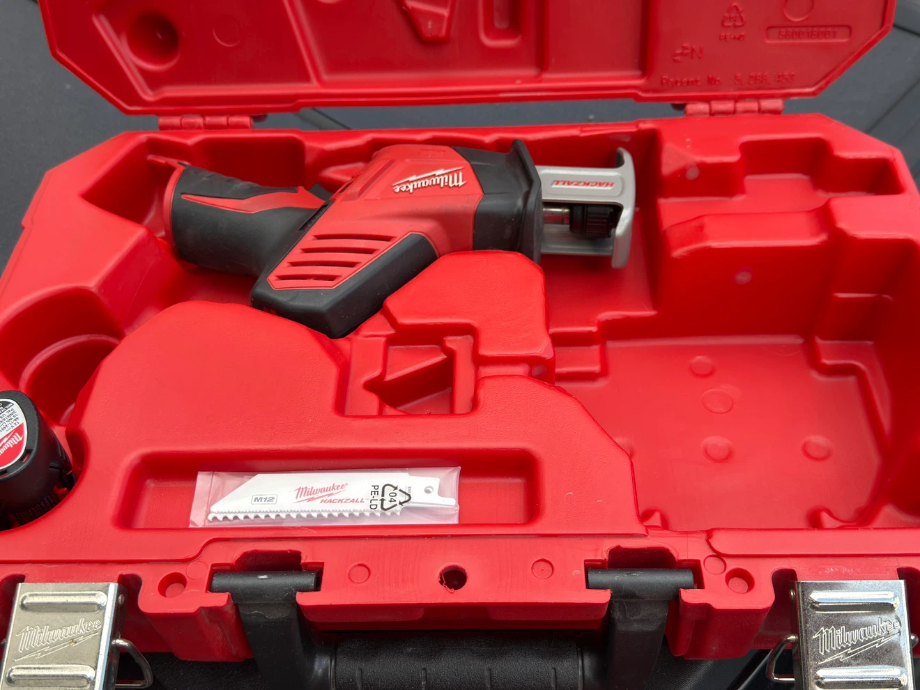 Milwaukee 12 Volt Cordless Hackzall Reciprocating Saw Kit - photo 3
