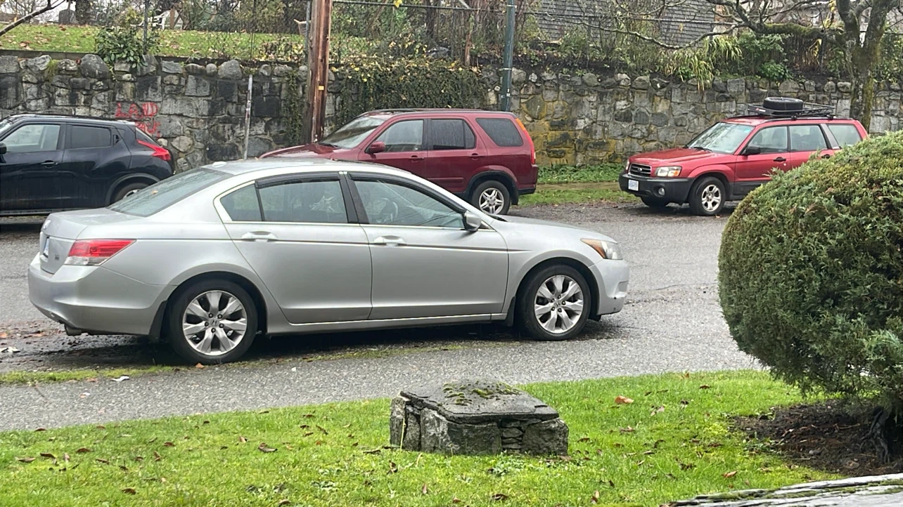 Silver Honda Accord Sedan 2010 - photo 2