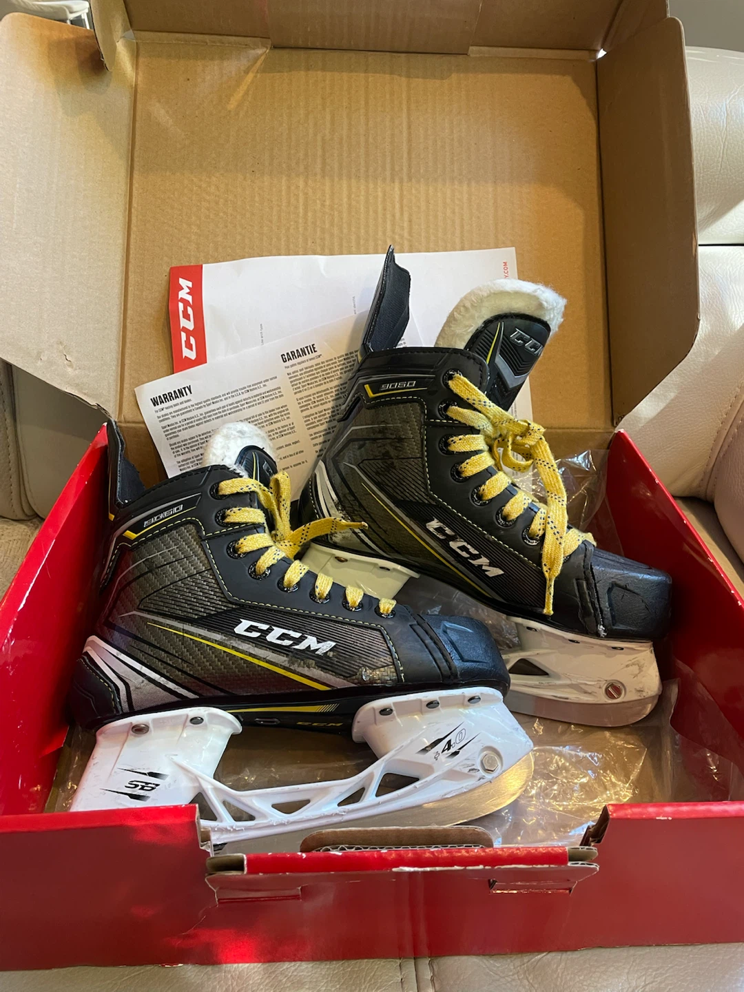 CCM 9060 Hockey Skates - Size 2.5