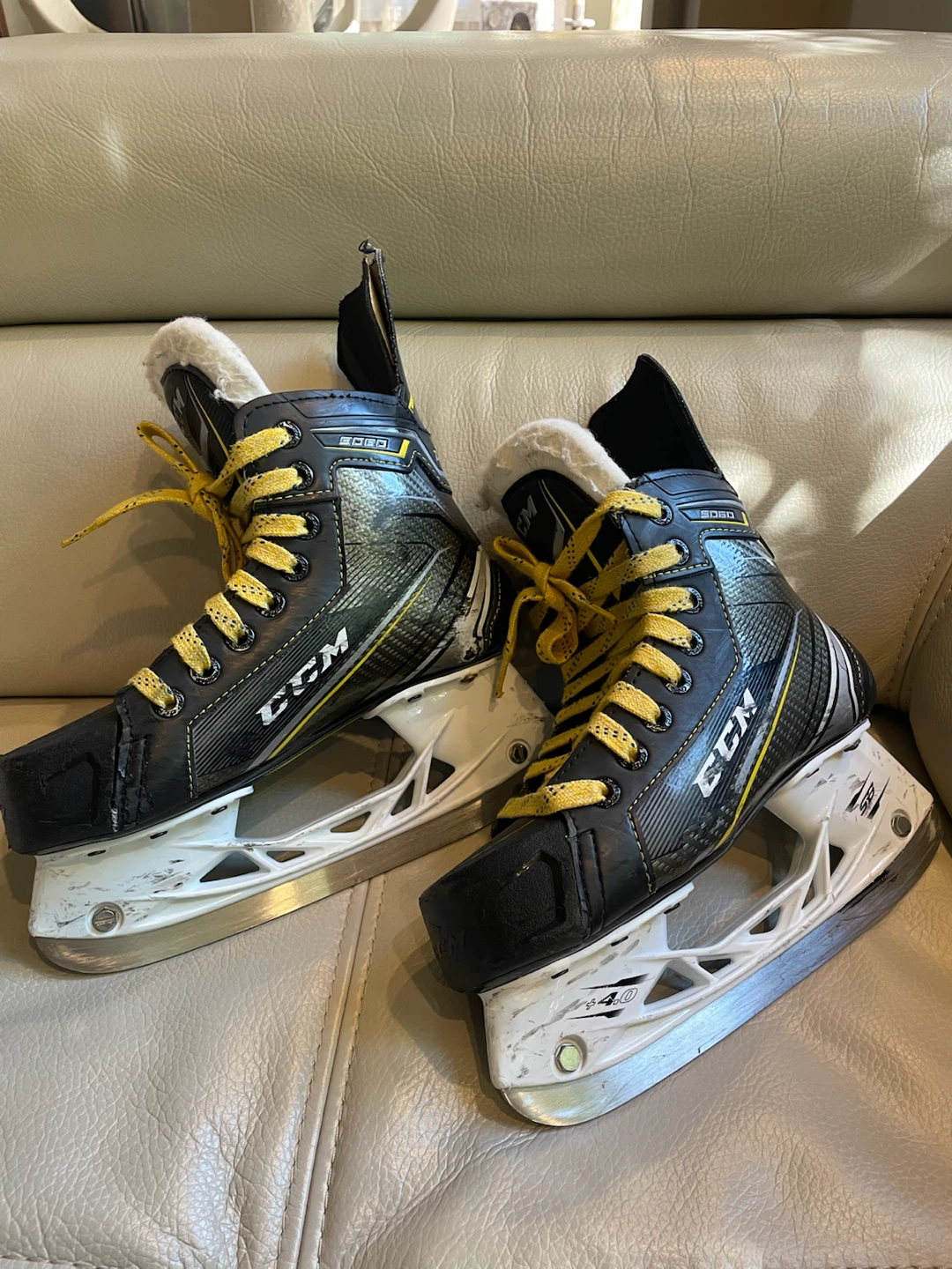 CCM 9060 Hockey Skates - Size 2.5 - photo 4