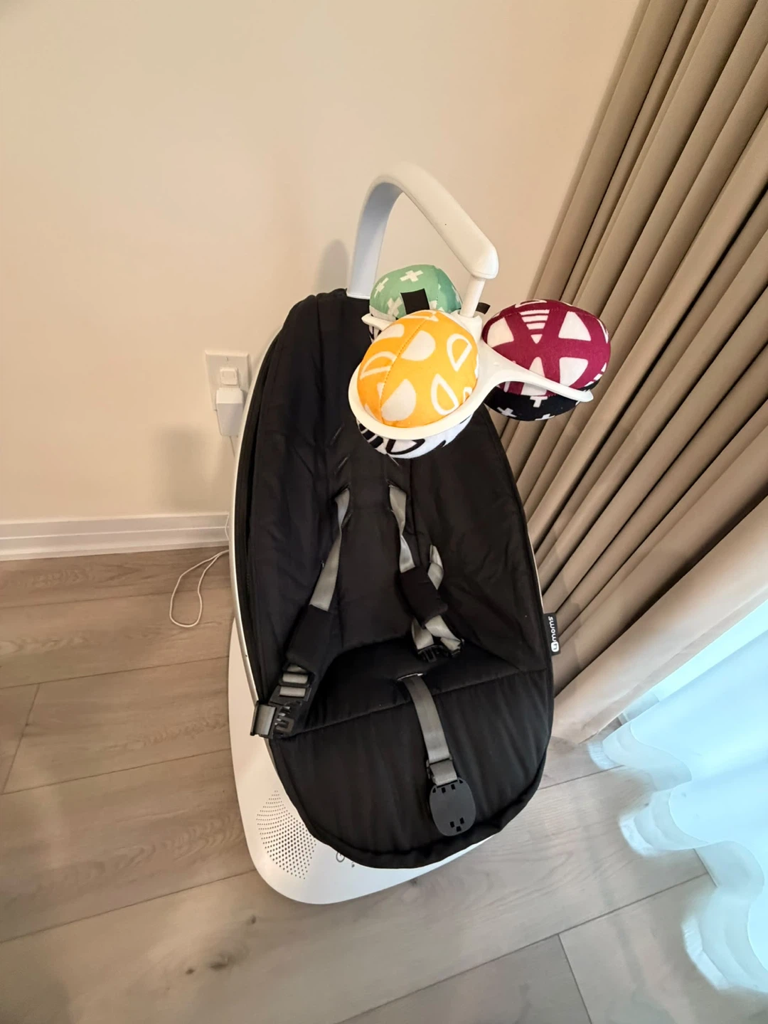 Like New 4moms MamaRoo Multi-Motion Baby Electric Swing - photo 2