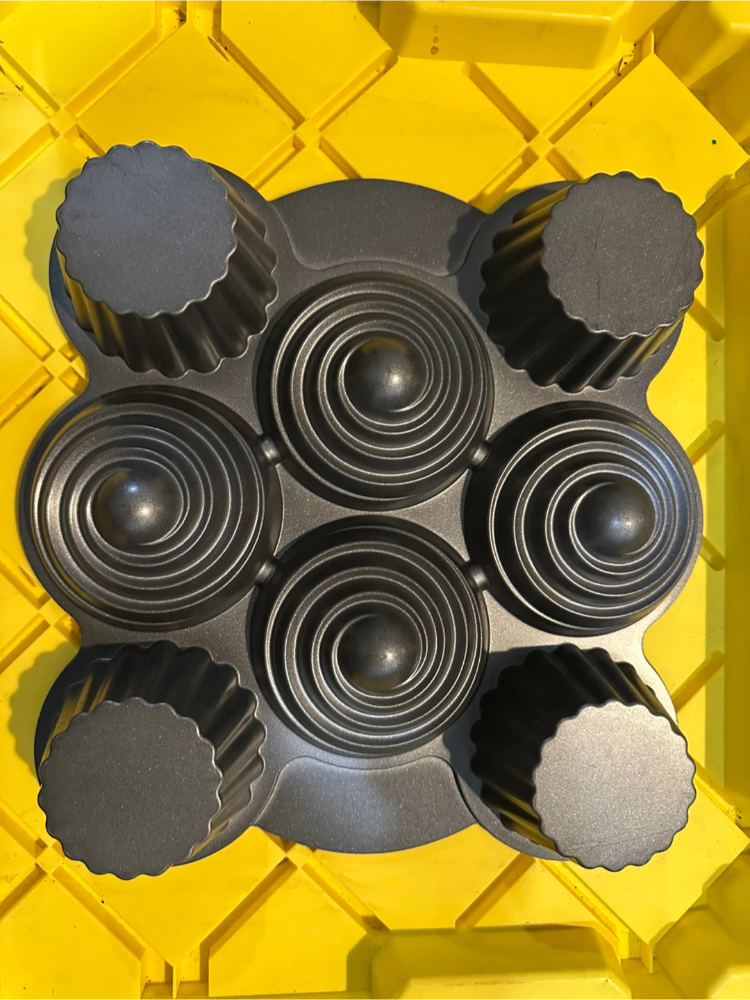 Wilton 6-Cavity Cupcake Baking Pan - photo 2