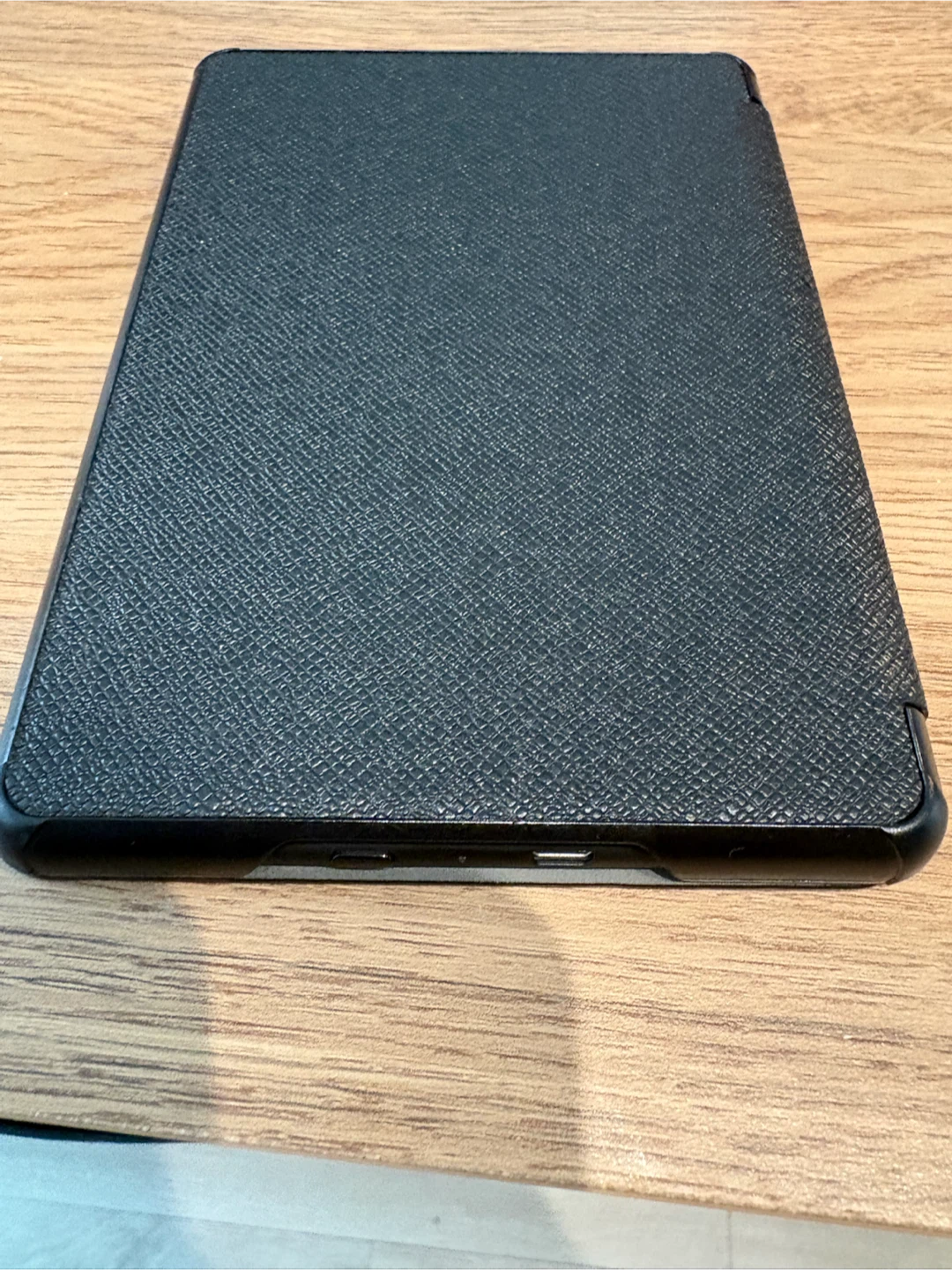 Amazon Kindle Paperwhite e-reader with case - photo 2