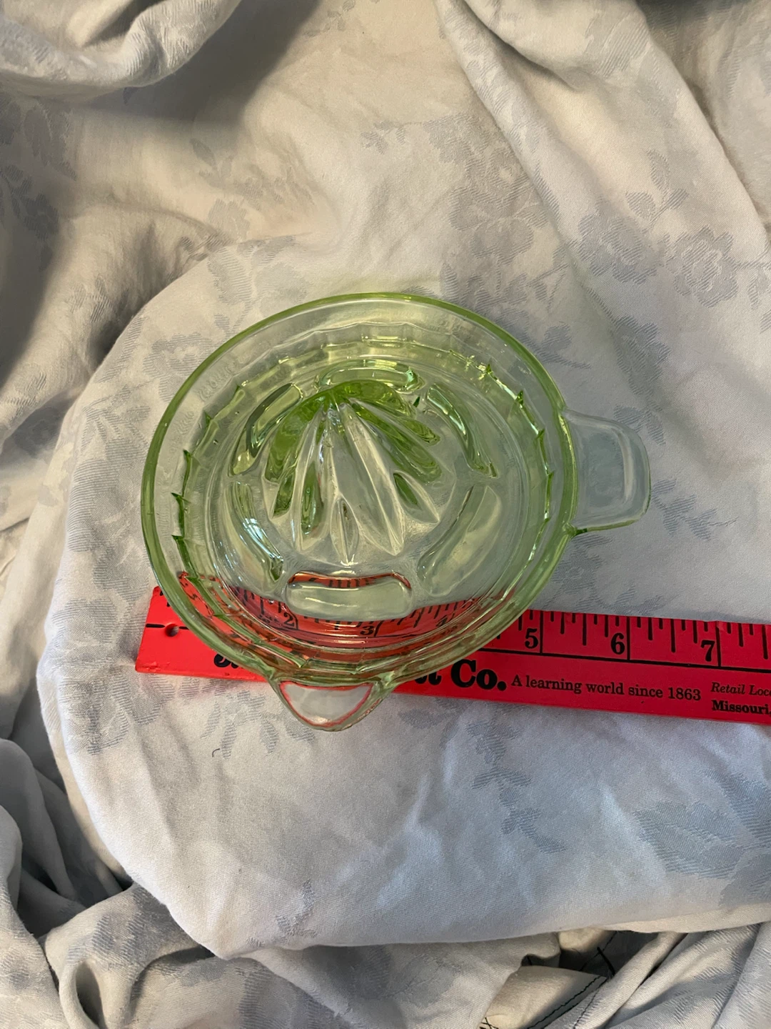 Vintage Green Depression Glass citrus orange Juicer - photo 2
