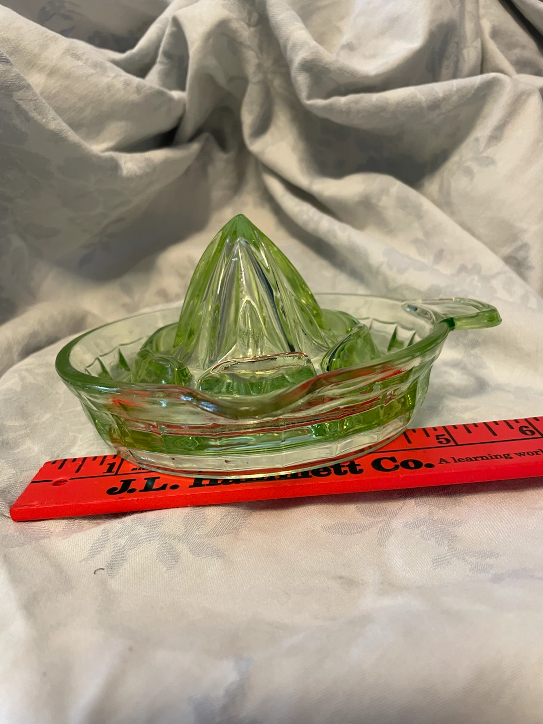 Vintage Green Depression Glass citrus orange Juicer - photo 3