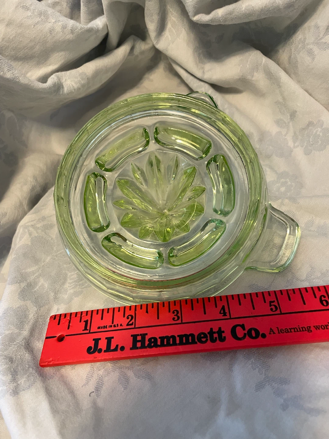 Vintage Green Depression Glass citrus orange Juicer - photo 4