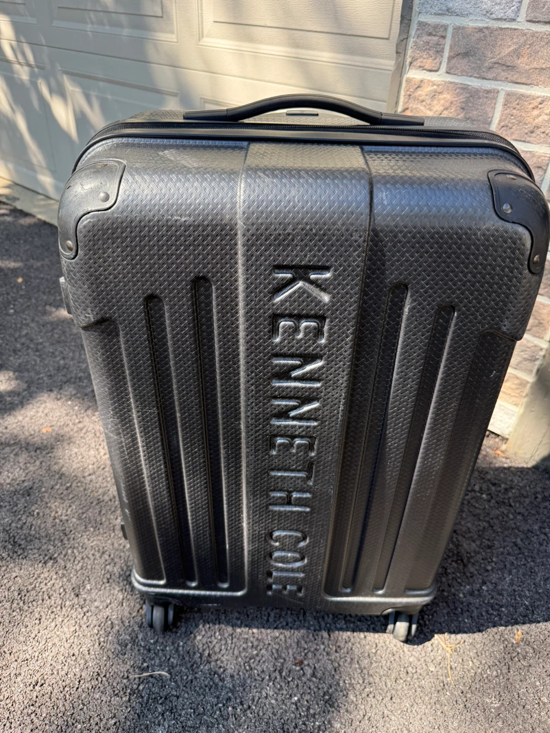 Kenneth Cole Reaction Black Hardside Spinner Suitcase
