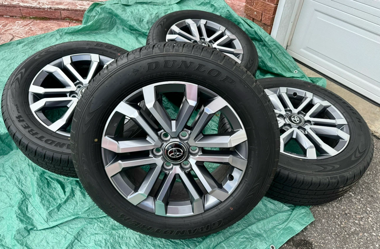 🌎🌎  4RUNNER LIMITED 2026 OEM TOYOTA RIMS ✅TPMS✅99% TREAD - photo 2