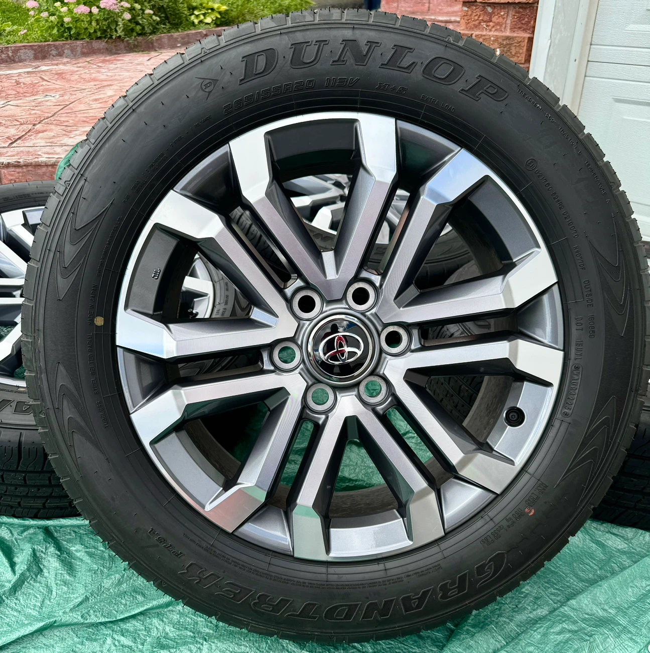 🌎🌎  4RUNNER LIMITED 2026 OEM TOYOTA RIMS ✅TPMS✅99% TREAD - photo 3