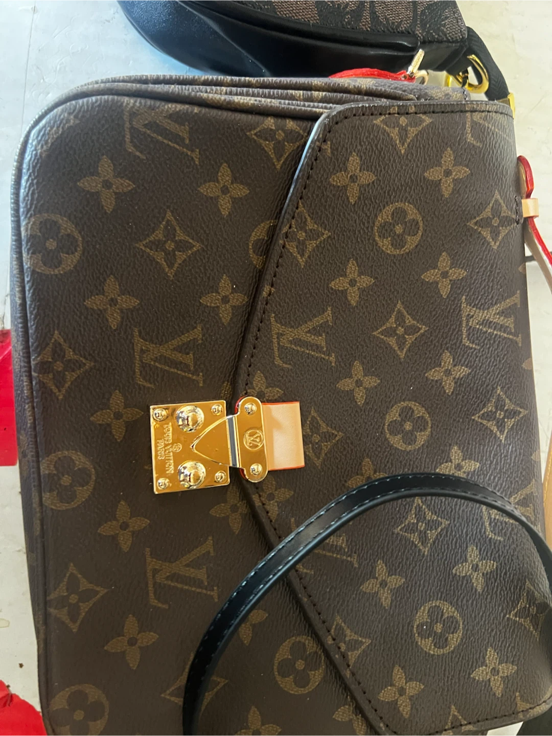 Lot of Designer Style Handbags - photo 2