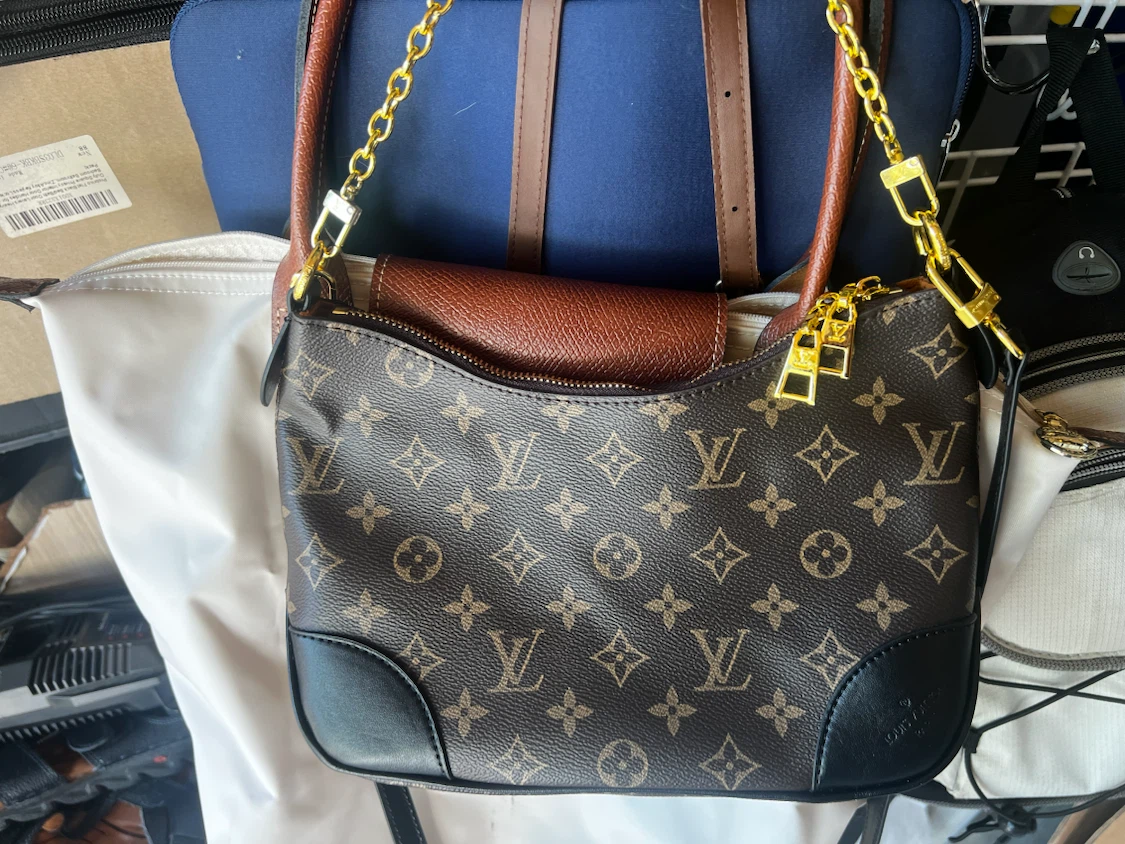 Lot of Designer Style Handbags - photo 3