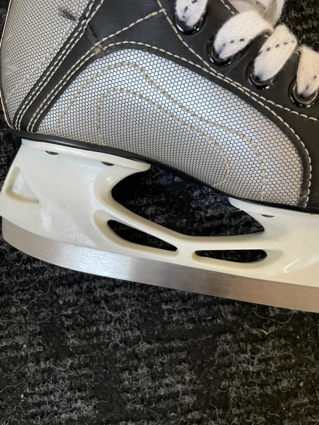 Easton Hockey Skates Size 2 - photo 3