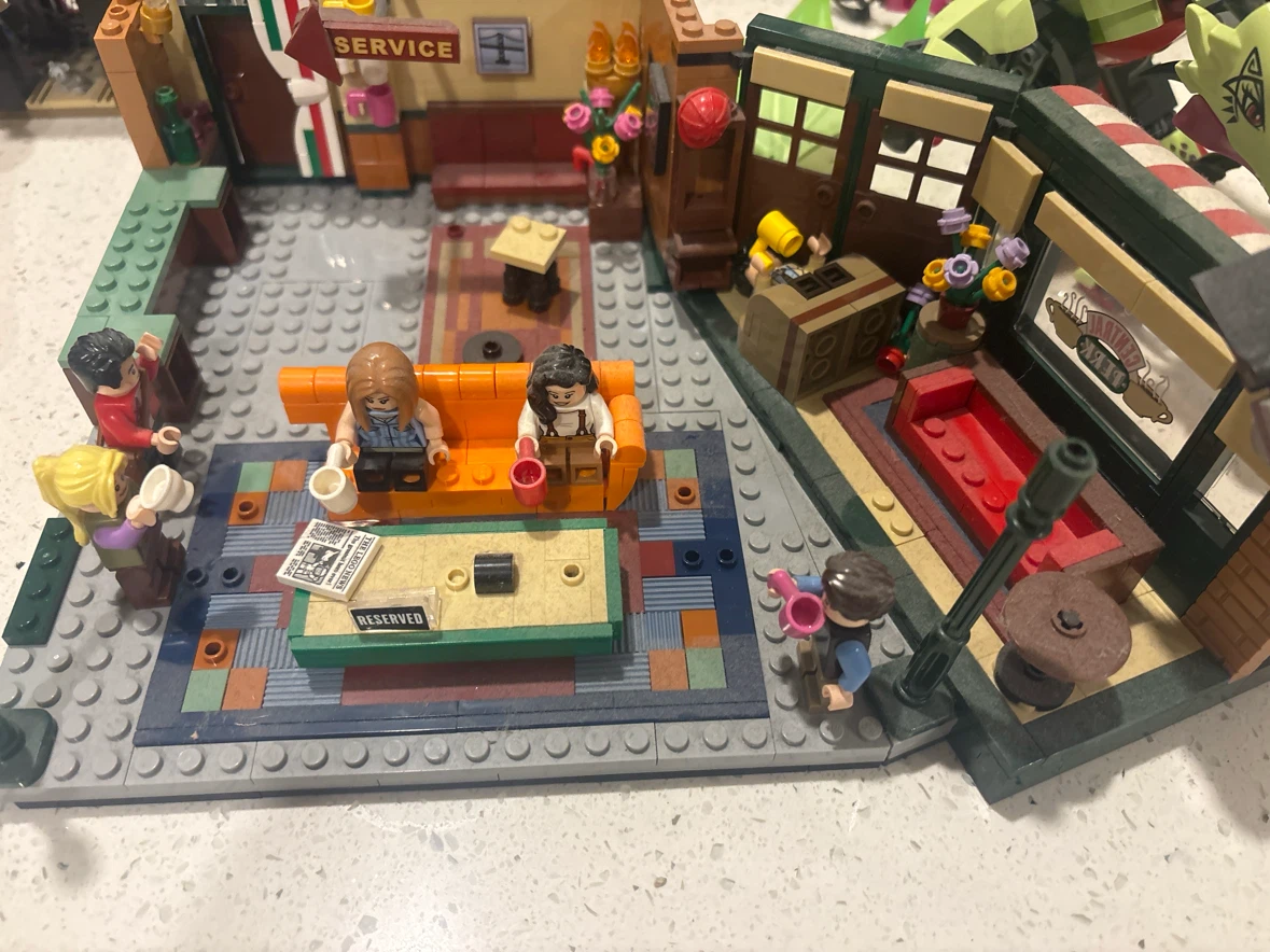 LEGO “ friends “Central Perk Building Set