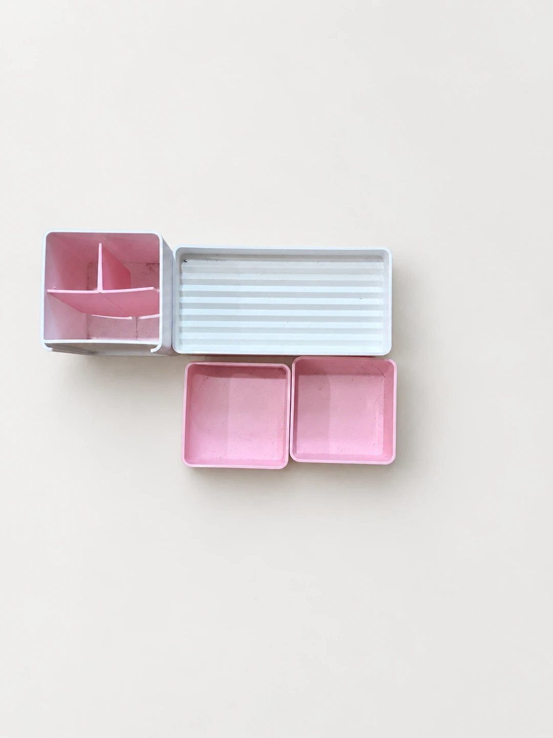 Pink & White Desk Organizer - photo 2