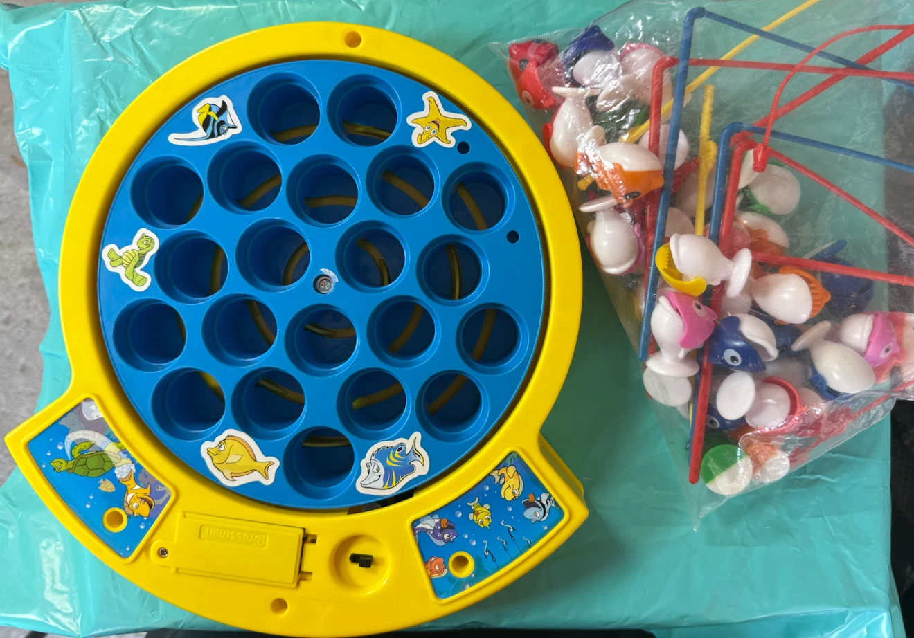 Pressman Let's Go Fishin' Game - photo 2