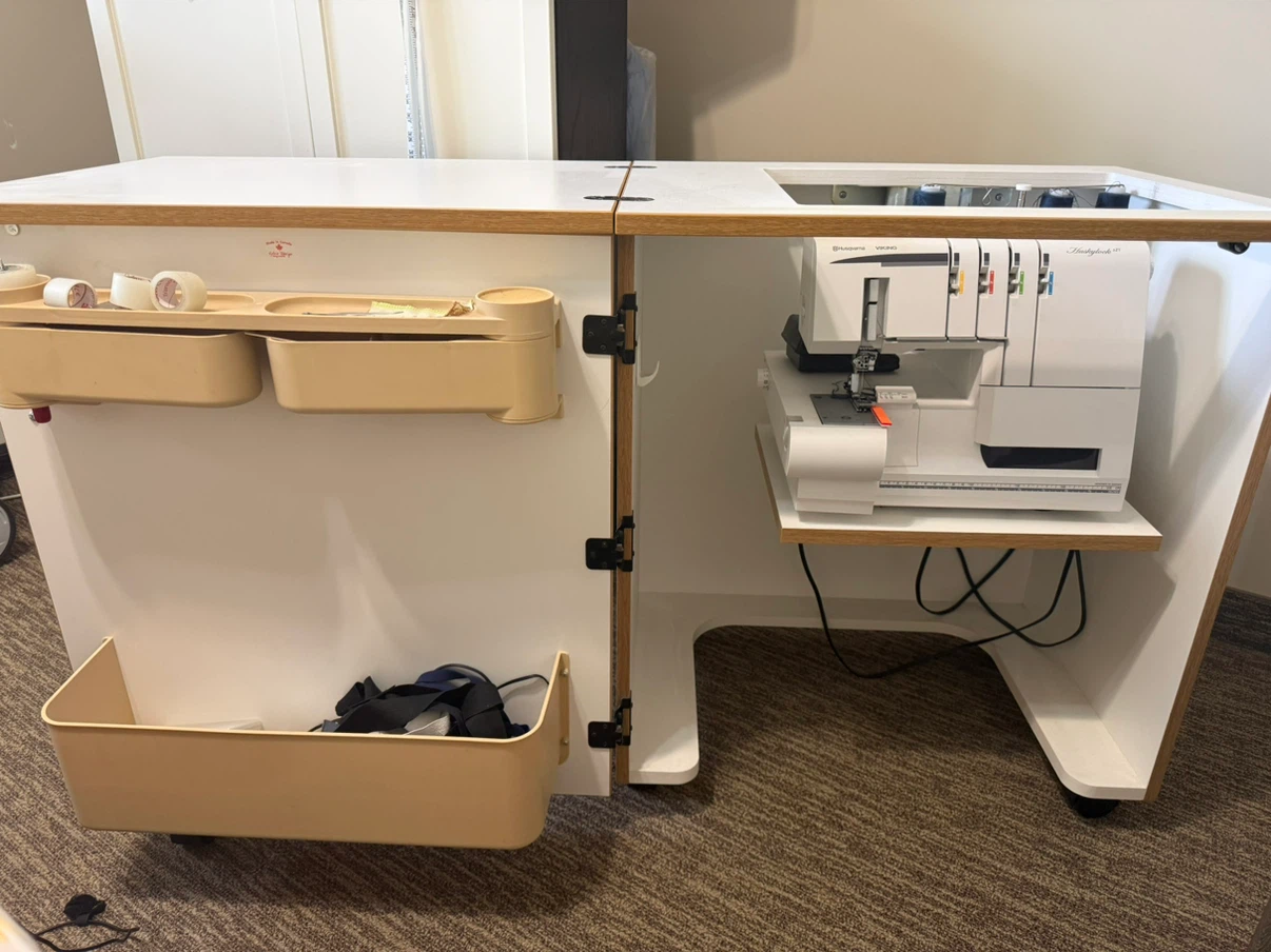 Husqvarna Viking Husqylock S21 Serger Sewing Machine - photo 3