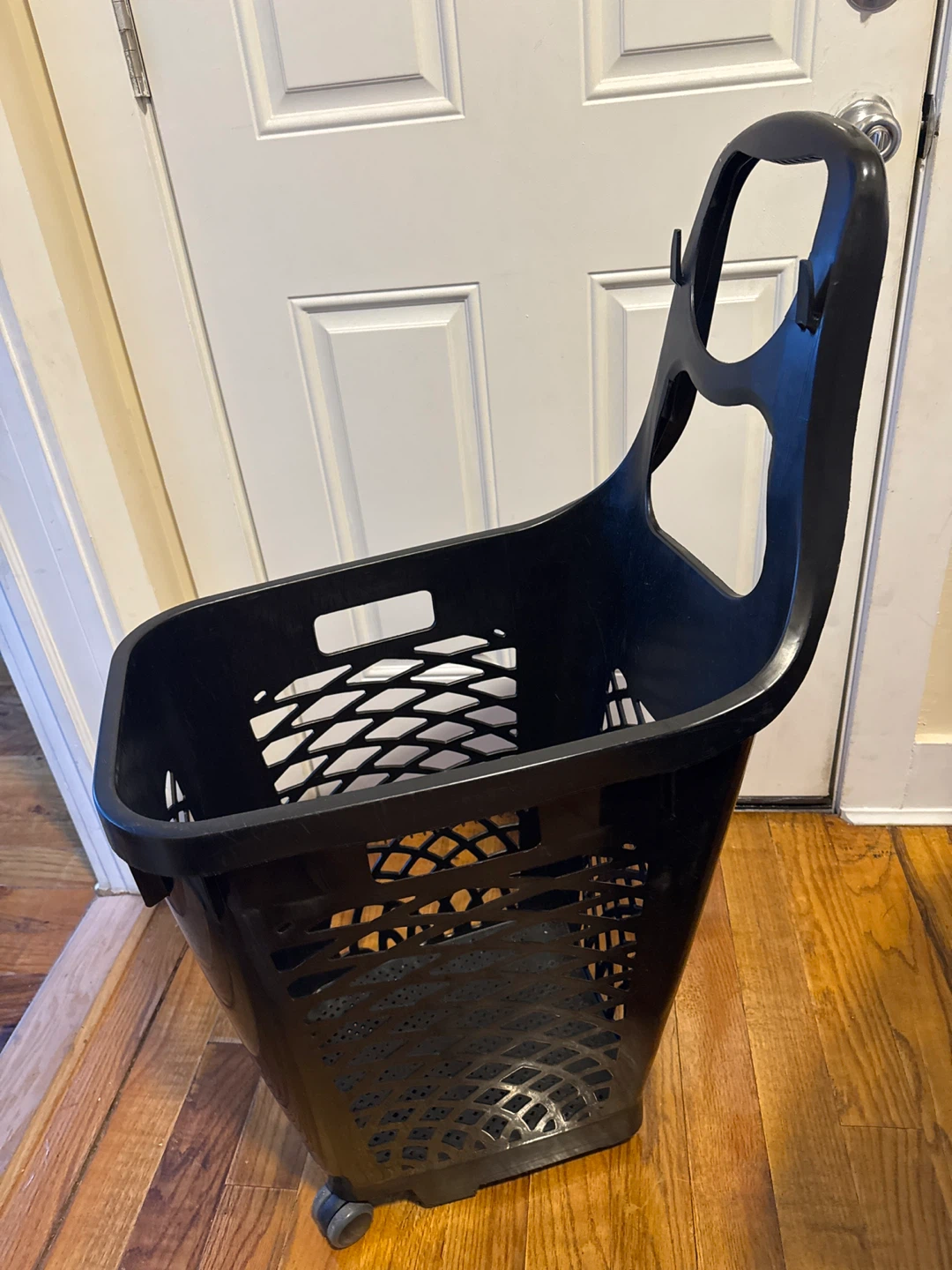 A laundry basket with wheels - photo 3