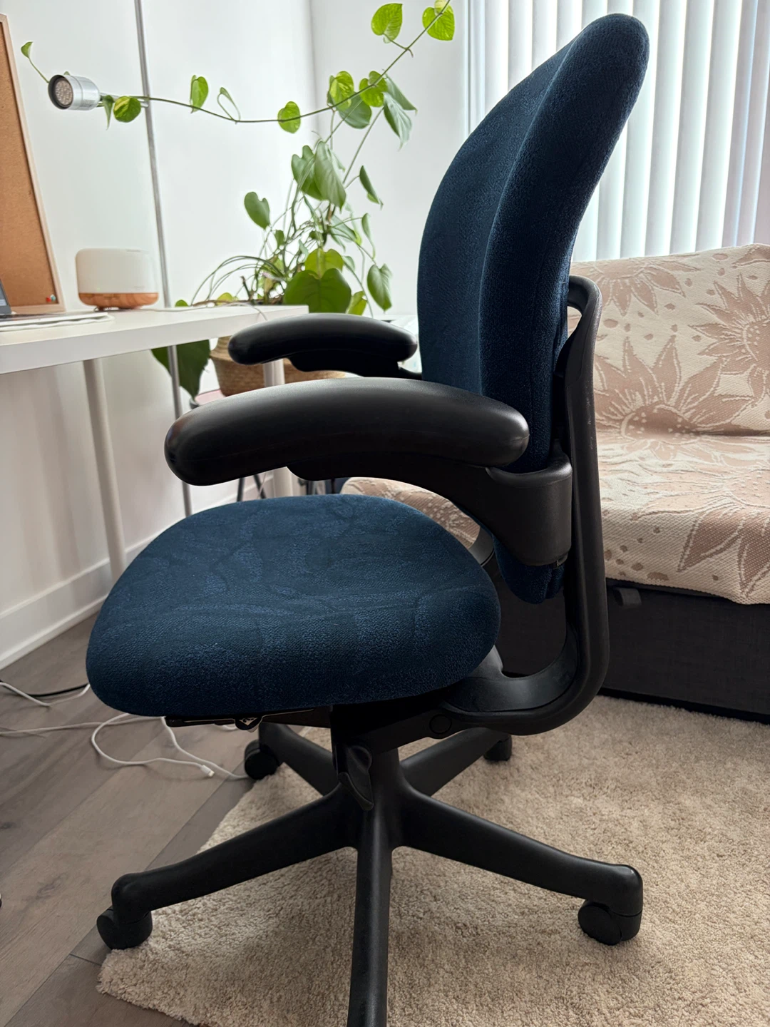 Blue Office Chair & IKEA desk - photo 2