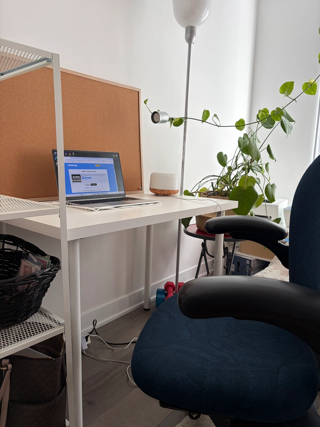 Blue Office Chair & IKEA desk - photo 3
