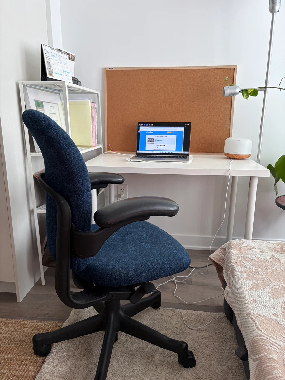 Blue Office Chair & IKEA desk - photo 5
