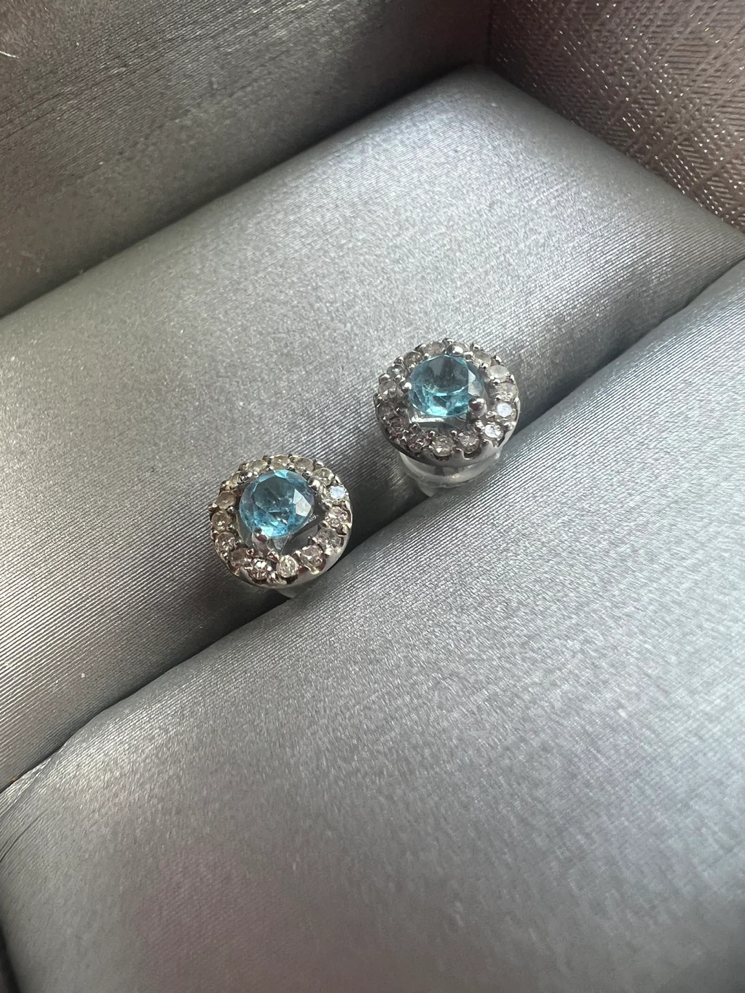 10K White Gold Blue topaz and diamonds Stud Earrings - photo 2