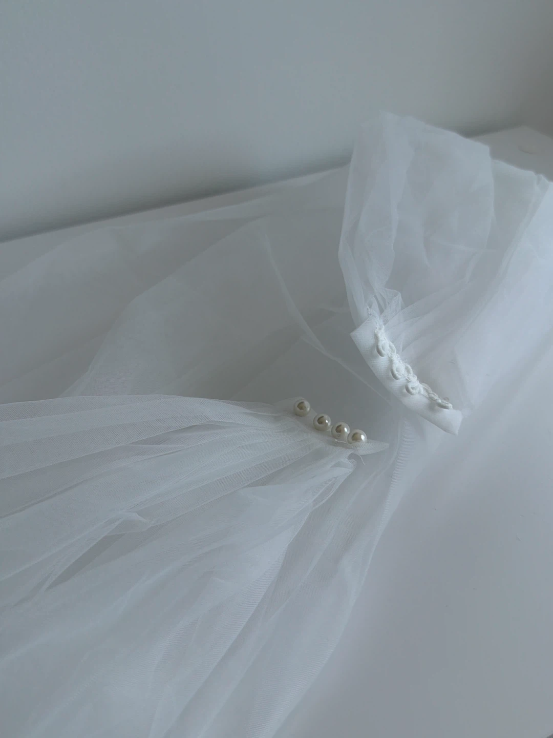 White Tulle Off-the-Shoulder Shawl with Pearl Details - photo 3