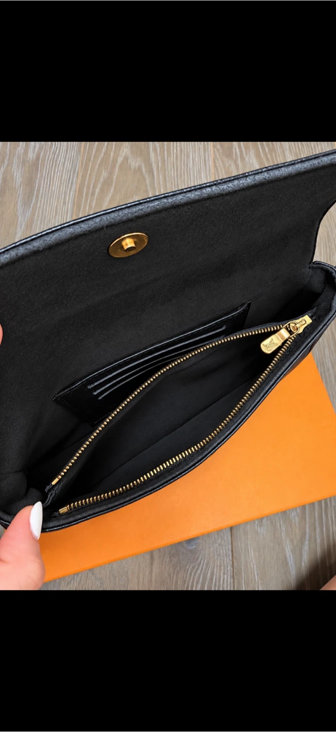Louis Vuitton WOC Ivy Black Empreinte Leather - photo 4