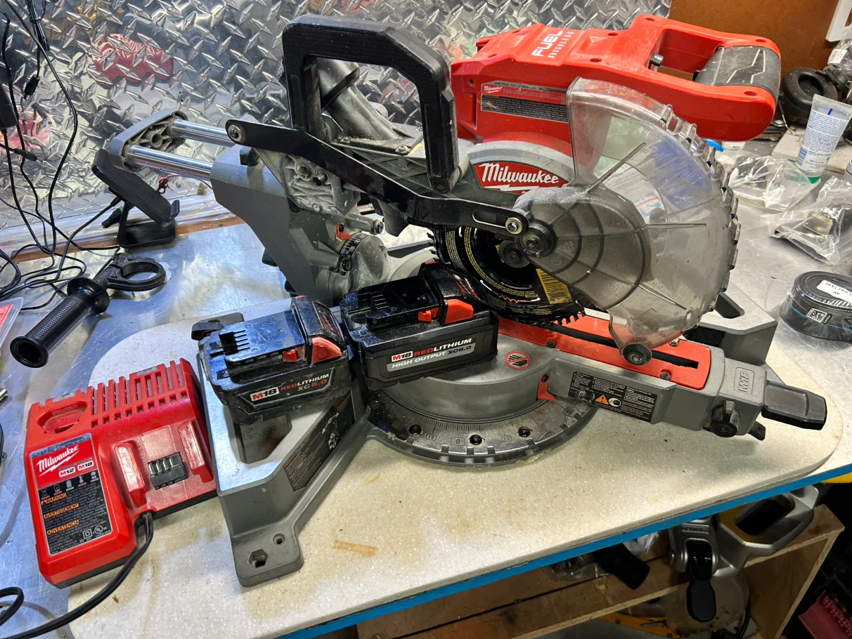 Milwaukee 7 1/4 inch cordless mitre saw