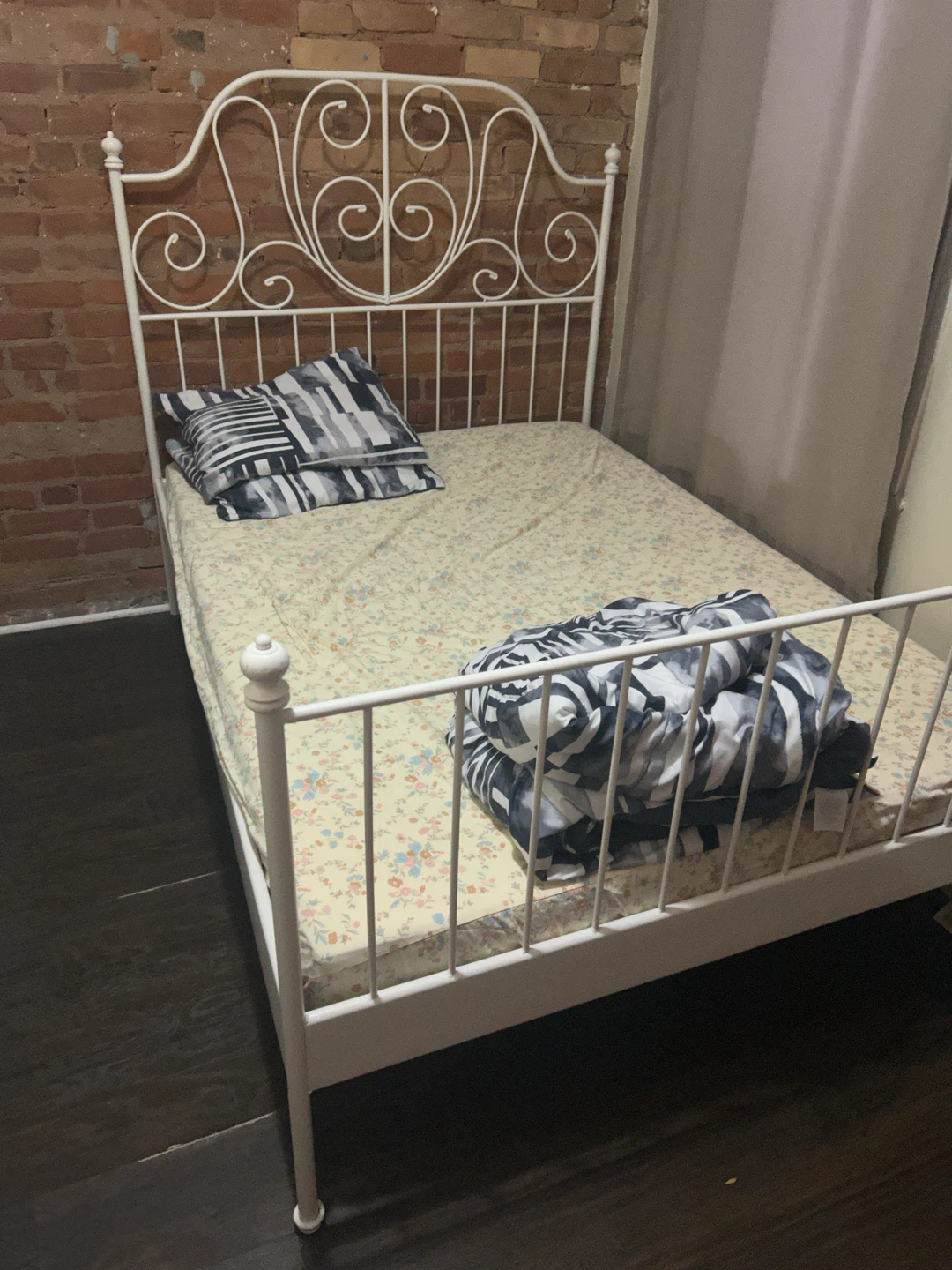 White Metal Bed Frame Double/Full