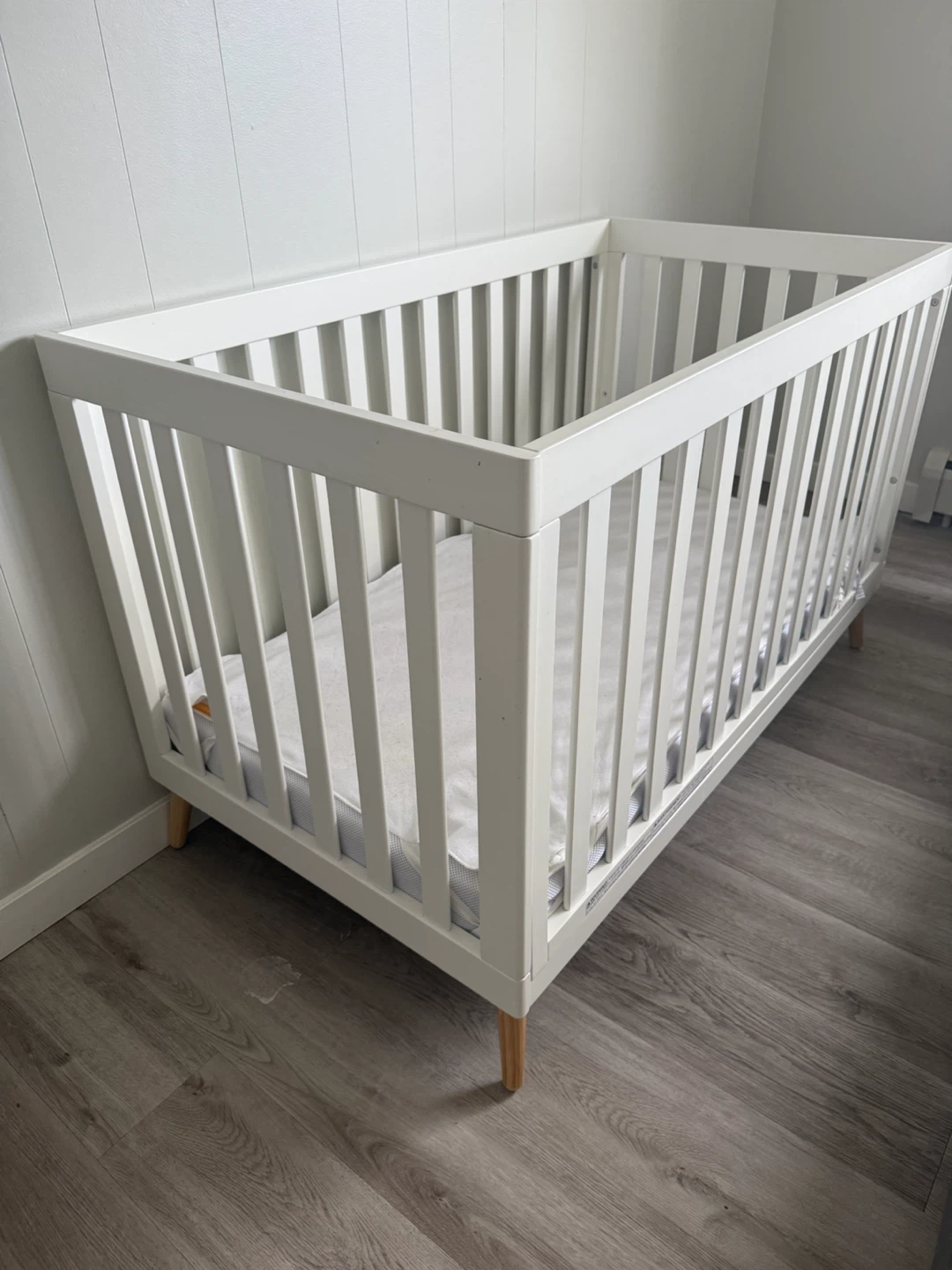 Simmons Crib and Organic Cotton Mattress