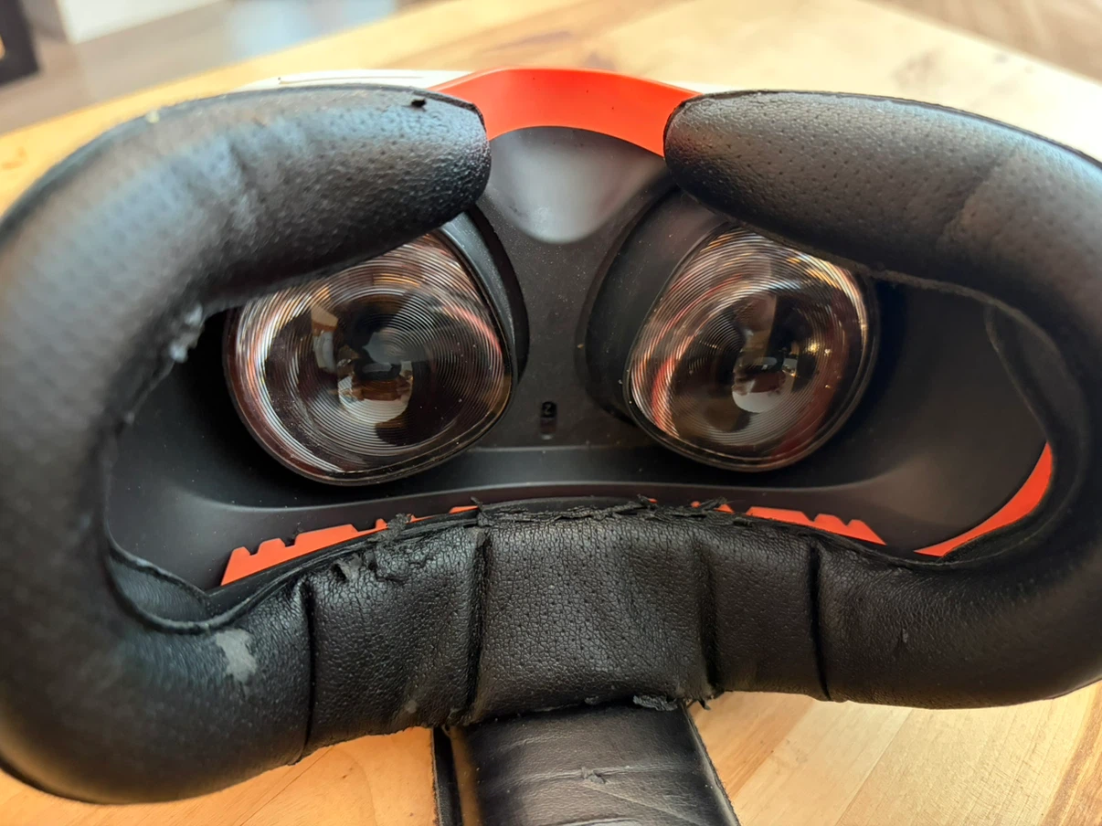 Oculus Quest 2 VR Headset Bundle - photo 3