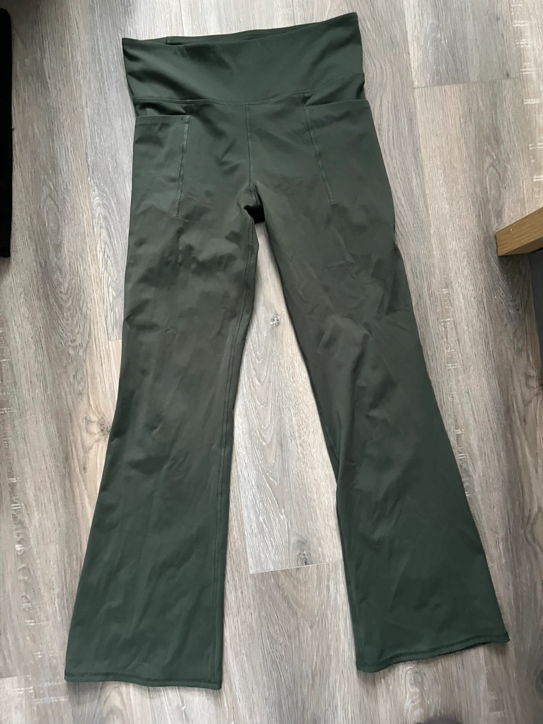 Gap fit flare green leggins