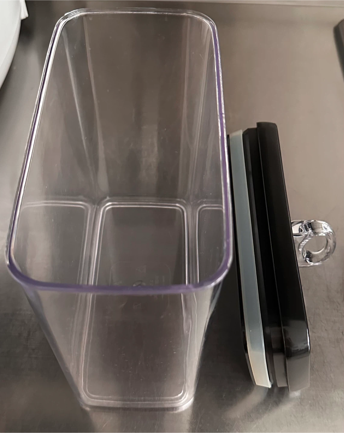 2.7L Food Storage Container - photo 2