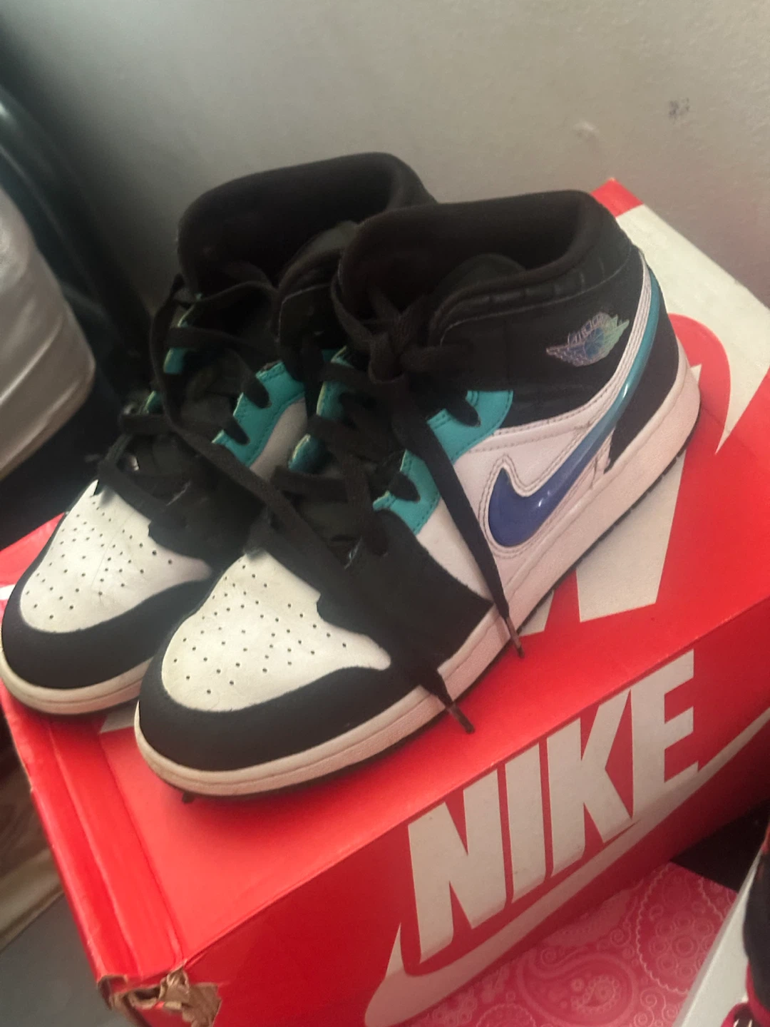 Nike Air Jordan 1 Mid GS Size 6.5Y
