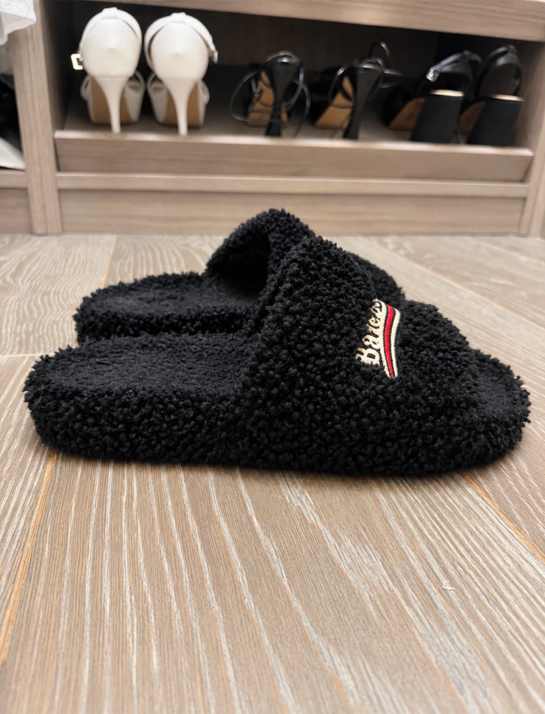 Balenciaga Furry Logo Slides – Size 38 - photo 2