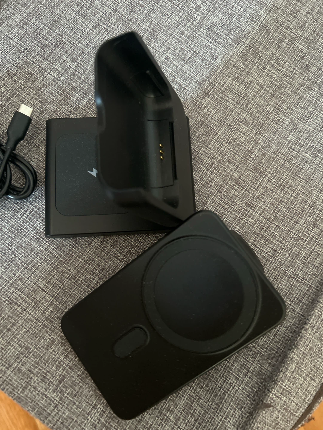 Black Wireless Charging Stand with 5000mAh Power Bank - photo 3