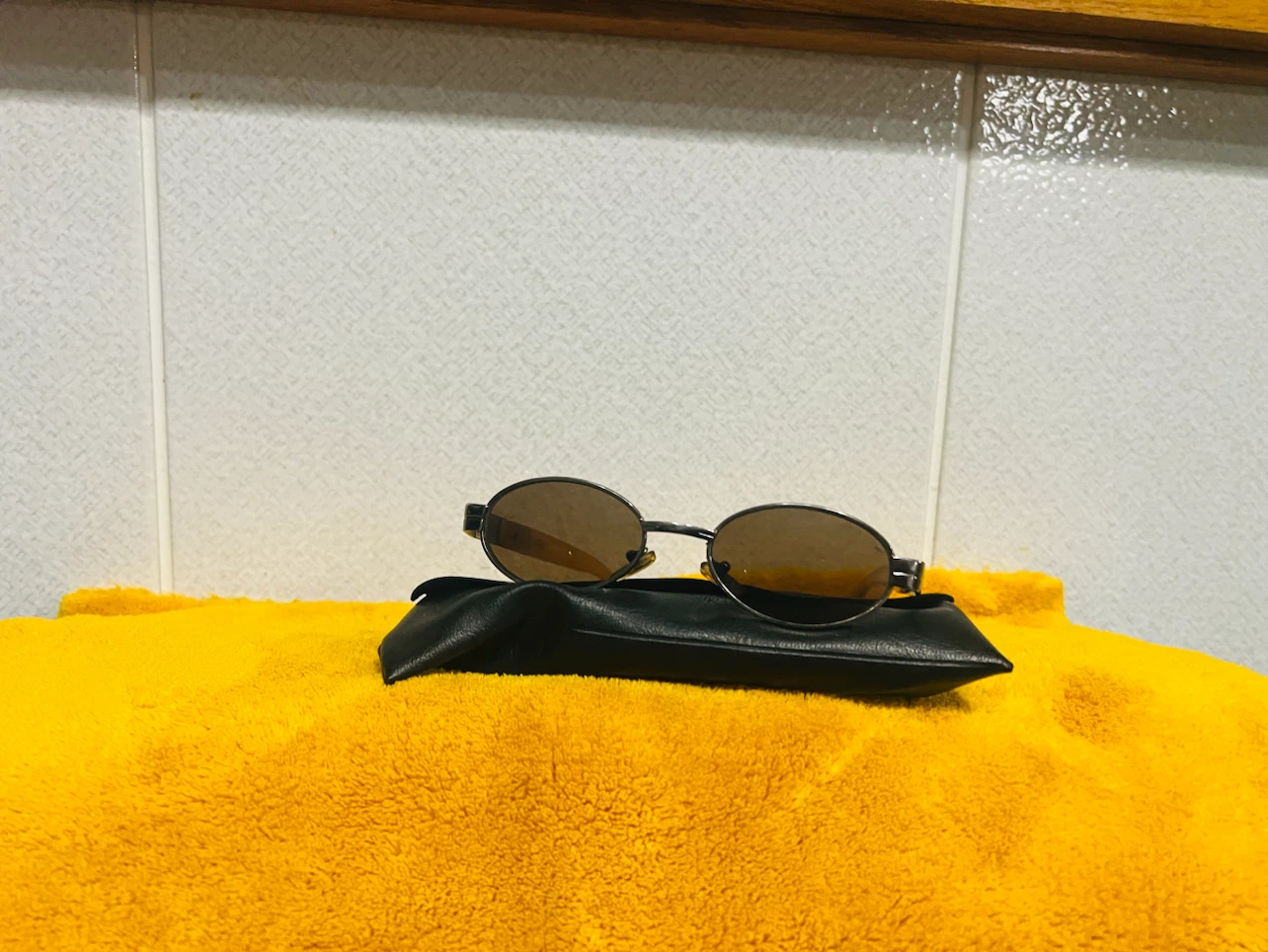 Oakley Sunglasses with Case - photo 4