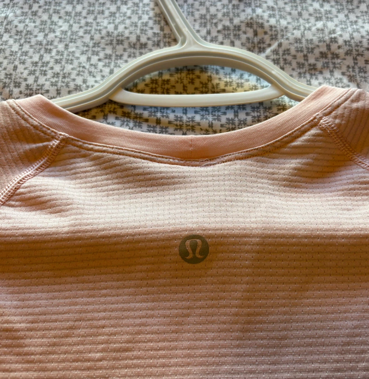 ✨✨Lululemon Pink Long Sleeve Crop Top - photo 2