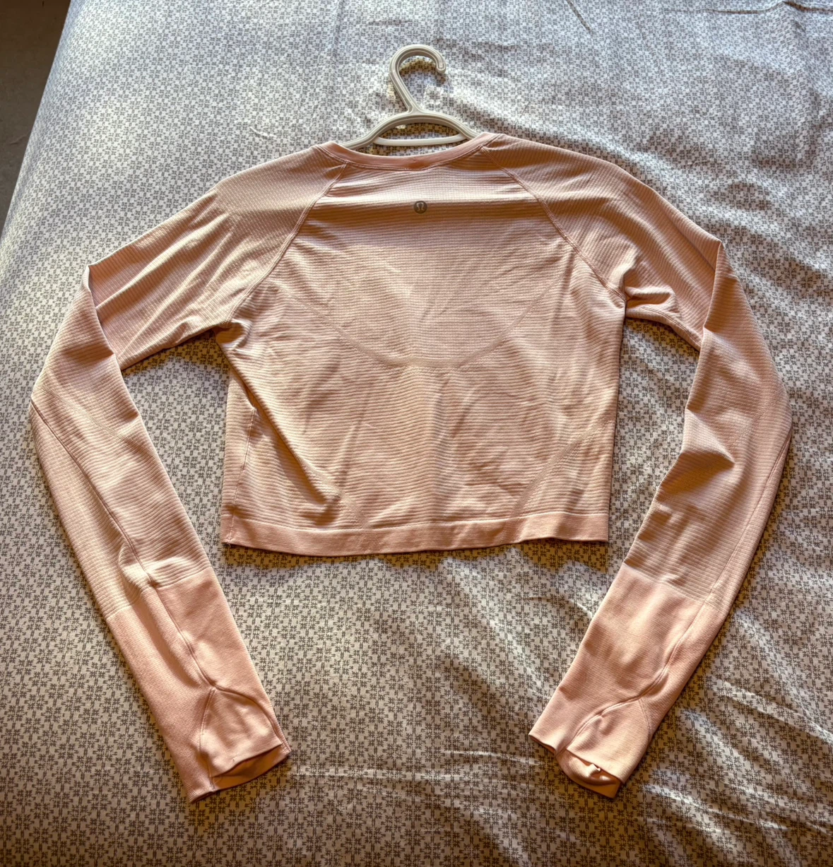 ✨✨Lululemon Pink Long Sleeve Crop Top - photo 3