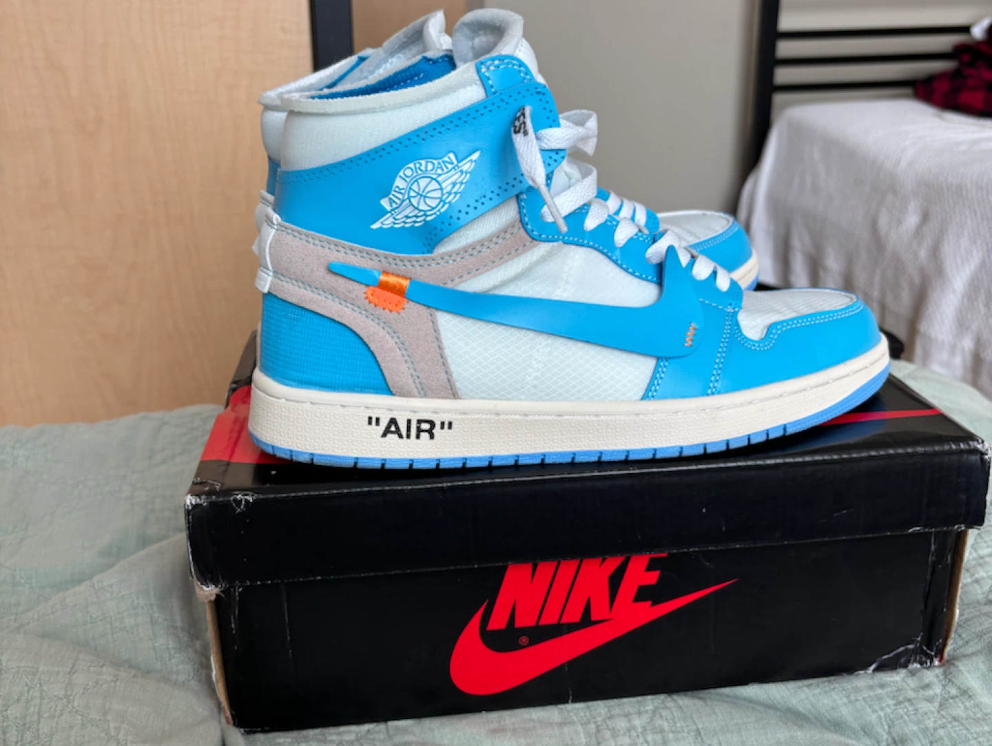 Jordan 1 OFF WHITES