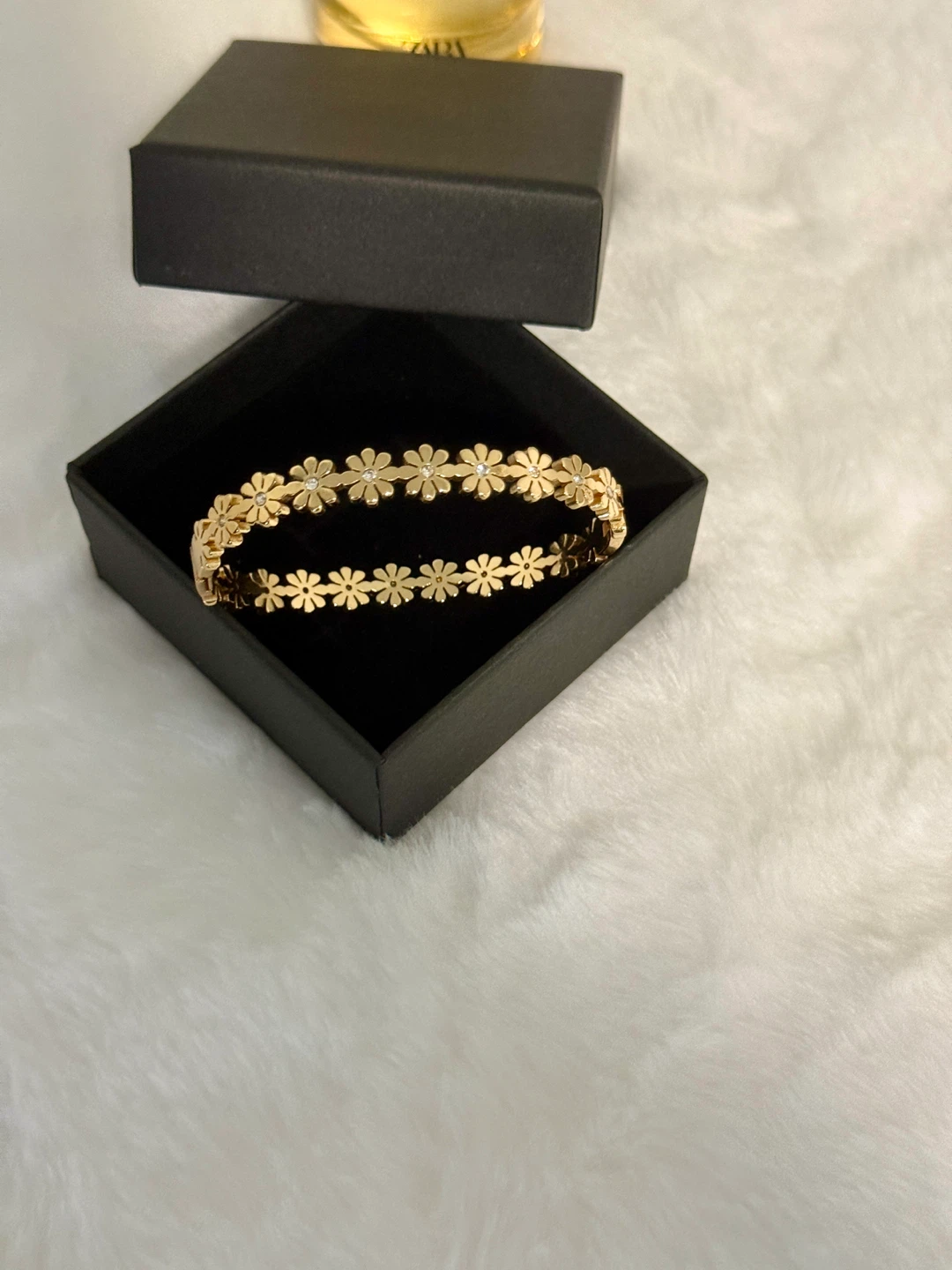 Gold Tone Daisy Bracelet - photo 3